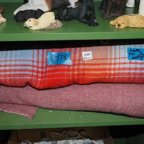 2x woollen blankets - 1 has hole on edge