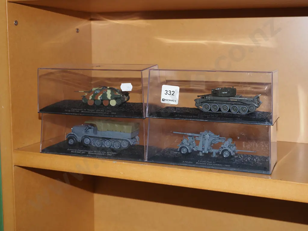4x military vehicles in plastic cases  Image 1++
