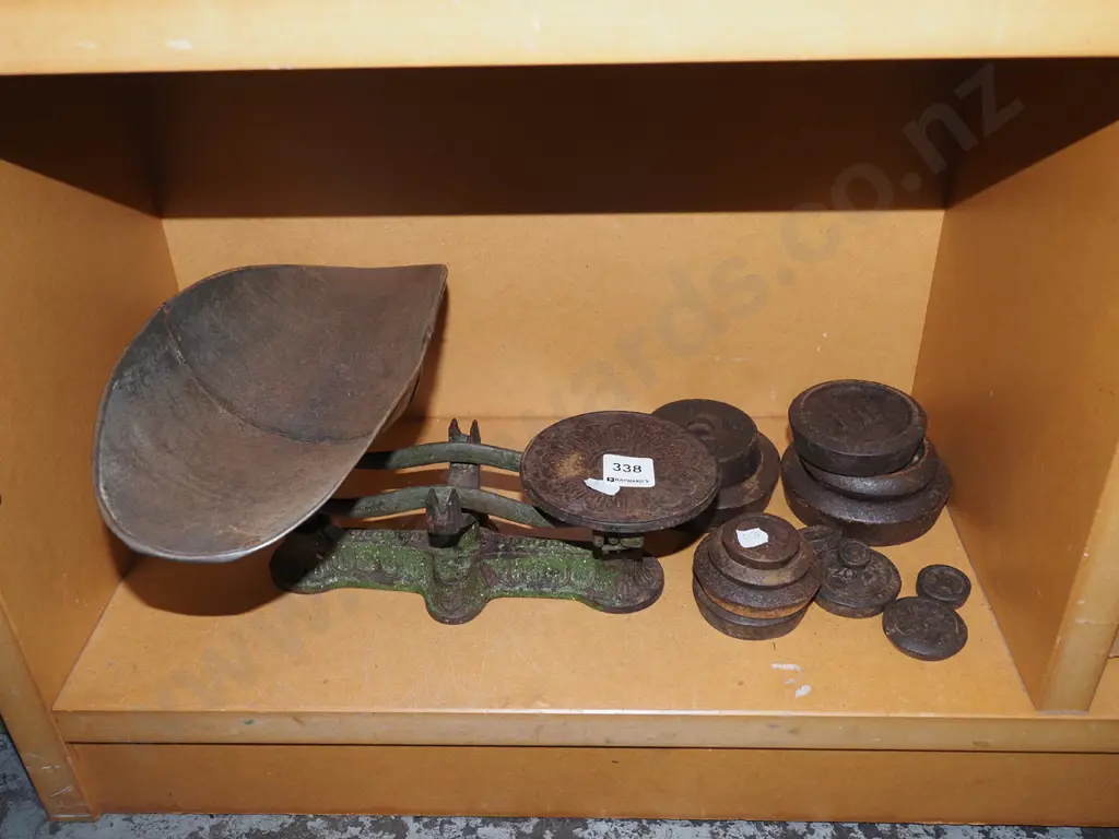 vintage balance scales Image 1++