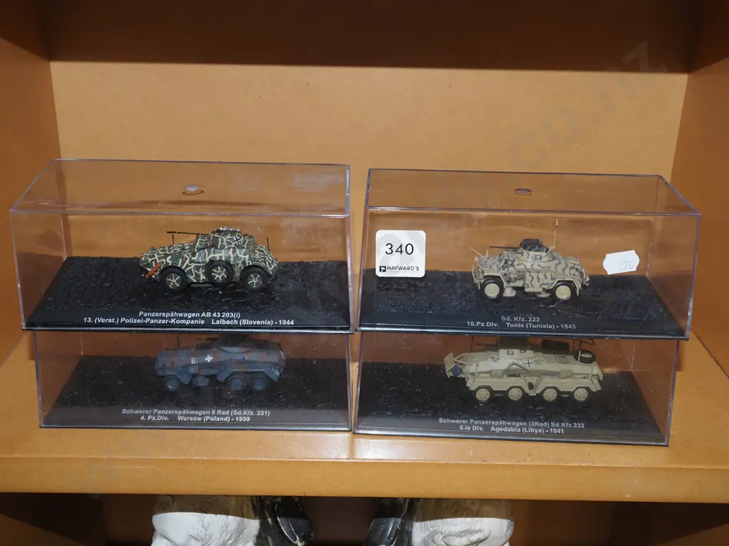 4x tanks in plastic cases Image 1++