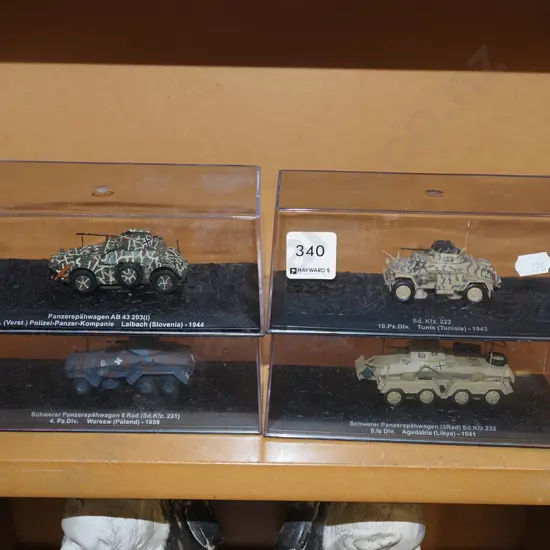 4x tanks in plastic cases