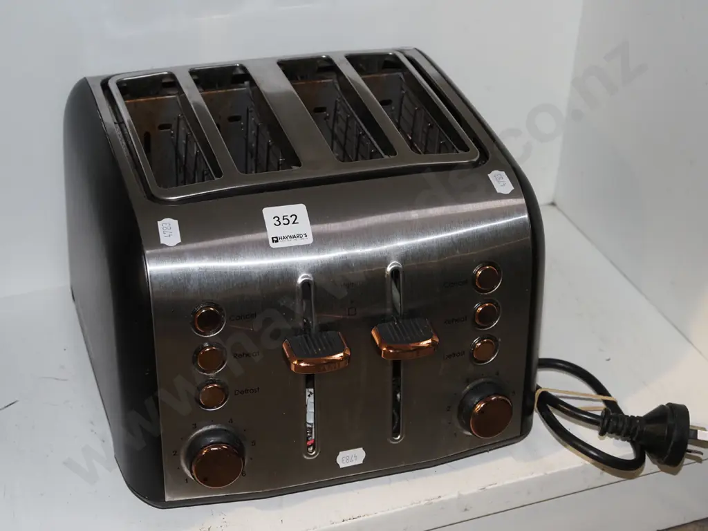 4 slice Russell Hobbs toaster Image 1++