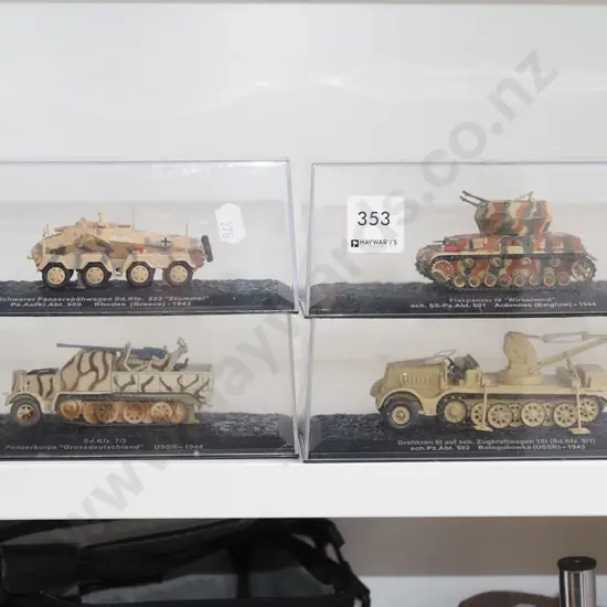 4x model tanks in plastic cases