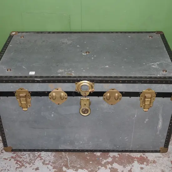 vintage metal traveller's trunk H510 W920 D510