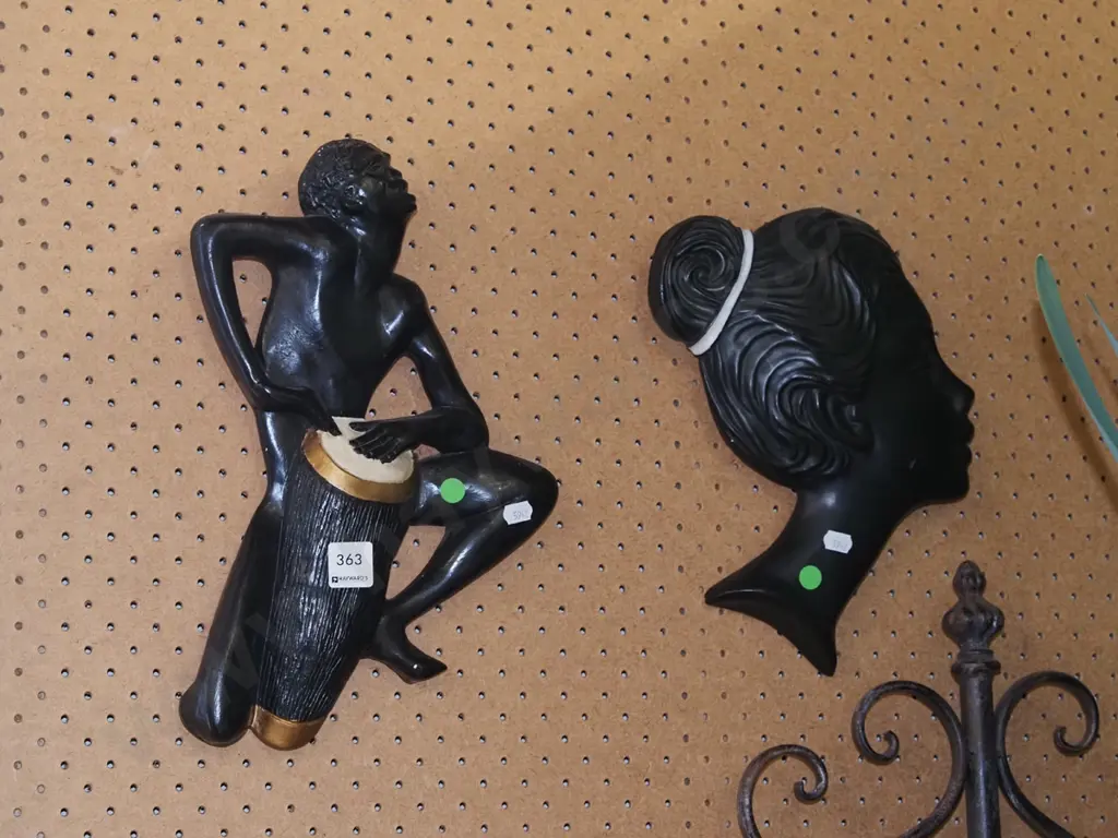 2x wall silhouettes - green dots Image 1++