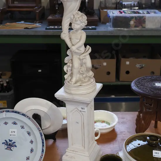 composite cherub comport on pedestal H645