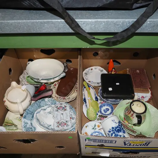 2x boxes; broken teapots, leaf dishes, plates, jugs etc - green dots