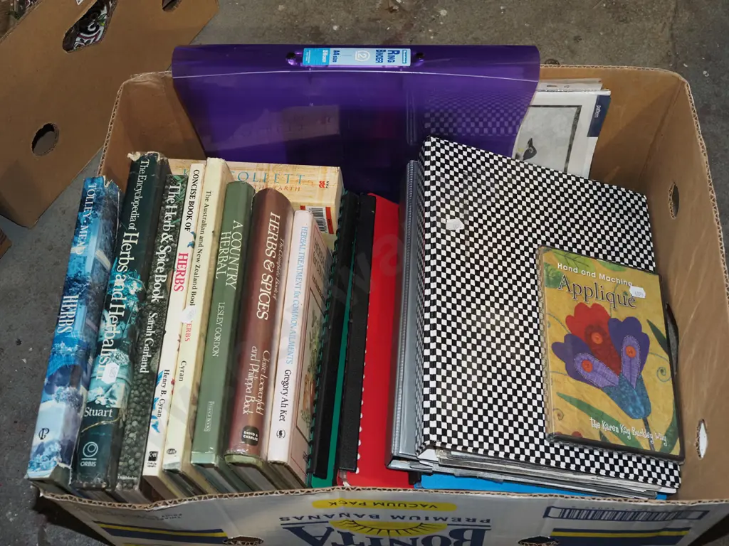 box; gardening books, various patchwork and craft patterns Image 1++