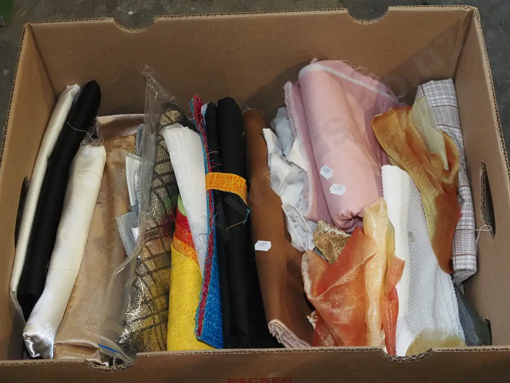 box of fabric pieces Image 1++