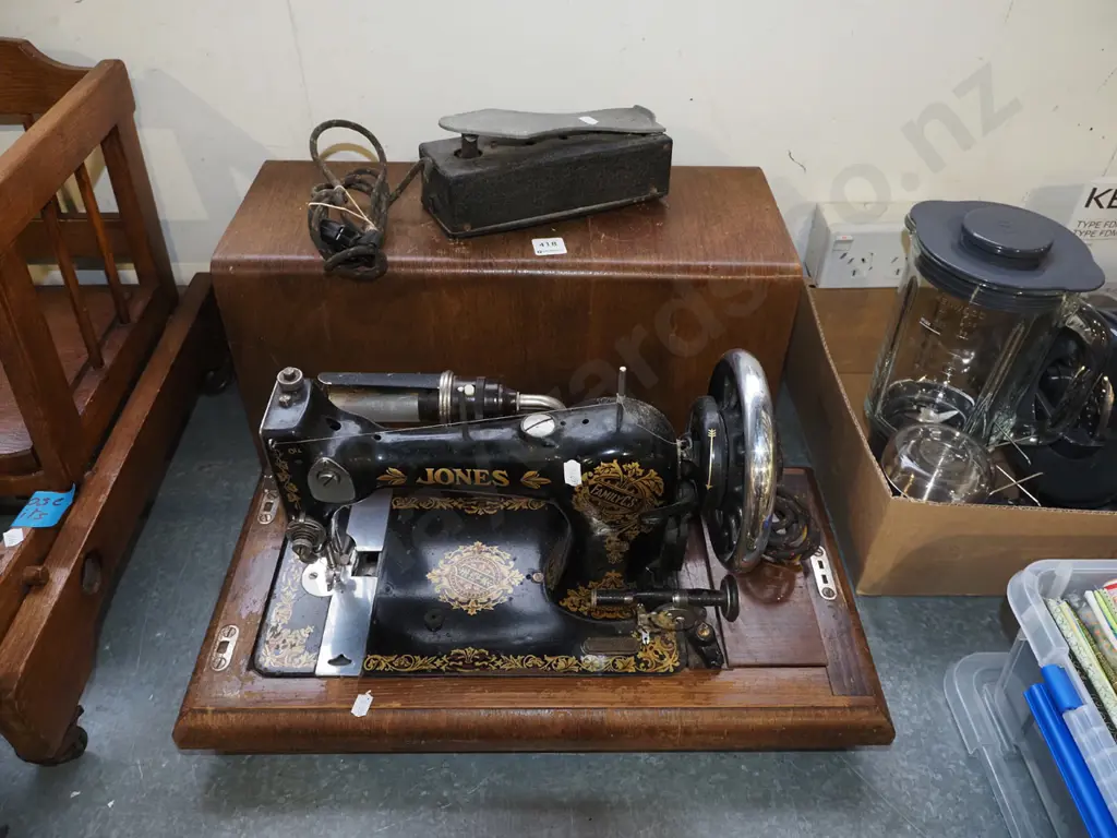 Jones Electric table top sewing machine - wiring needs attention Image 1++