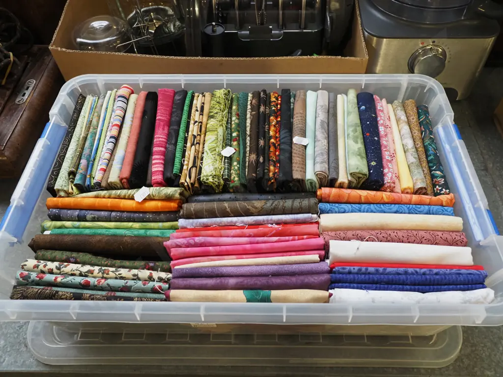Sistema container of fabric pieces Image 1++