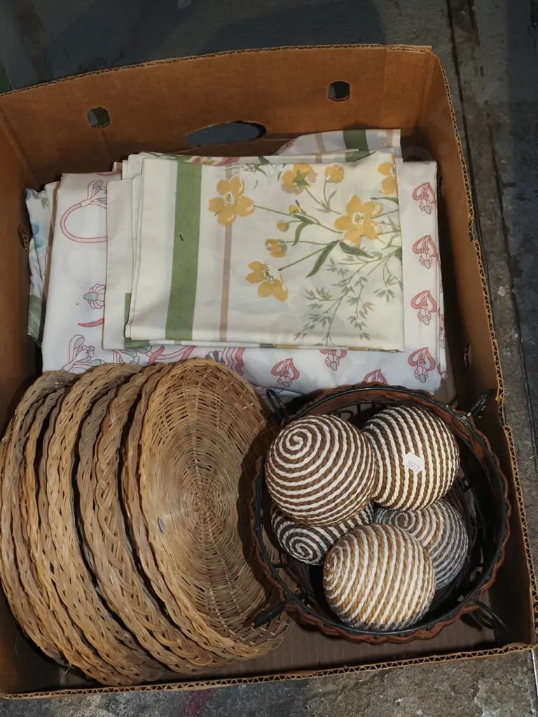 box; linen, cane trays, ornamental balls etc Image 1++