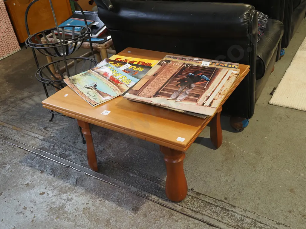 turned half leg kauri top end table H380 W605 D570 Image 1++