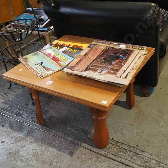turned half leg kauri top end table H380 W605 D570
