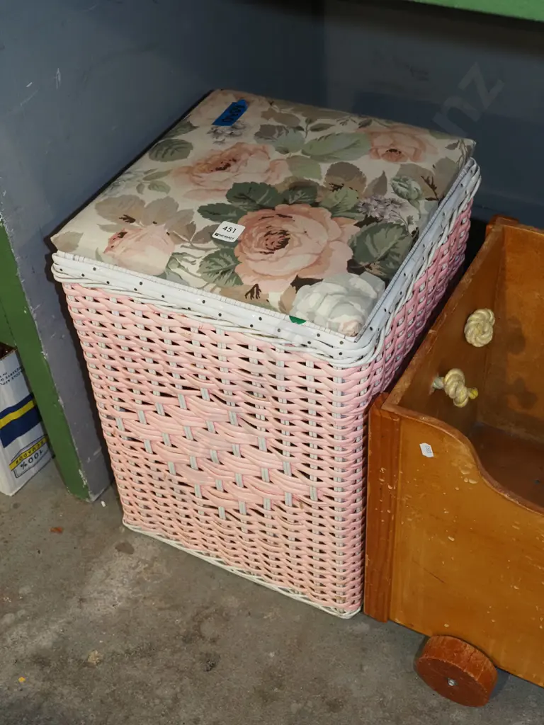 woven plastic and floral laundry hamper H520 Image 1++