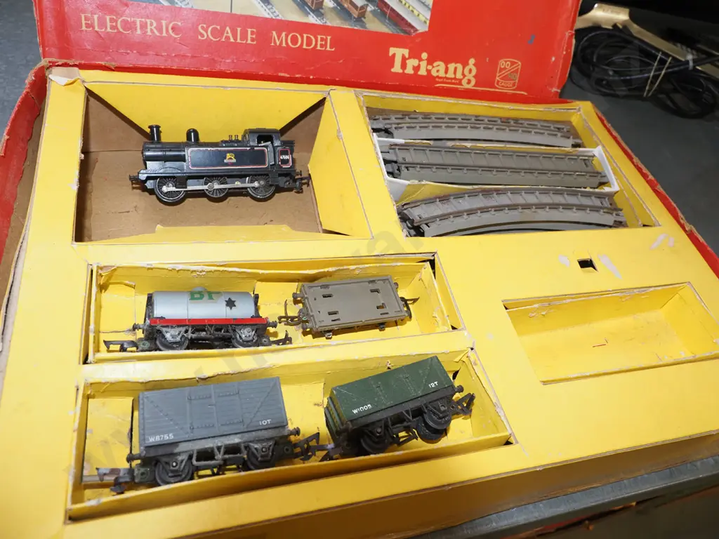 part Triang HO gauge train set Image 1++