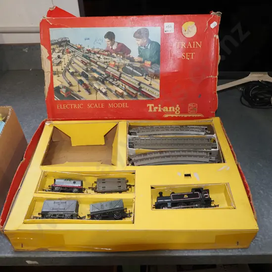 part Triang HO gauge train set