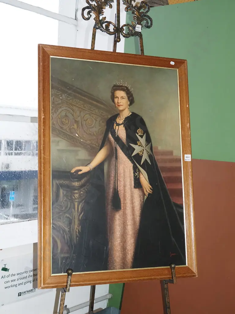 framed Queen Elizabeth print in homemade carry box - scratches to print Image 1++