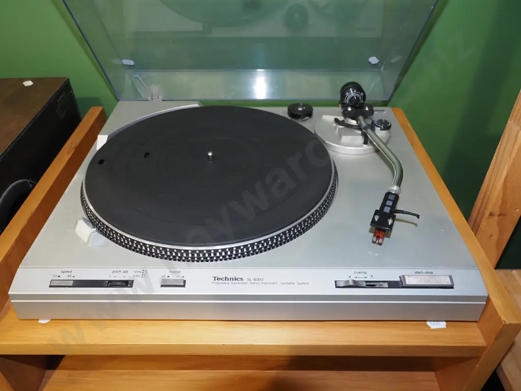 Technics stereo in wooden cabinet - SU-T400 amp, SL-B303 turntable, SB-1310 speakers, cassette deck, tuner etc. Image 1++