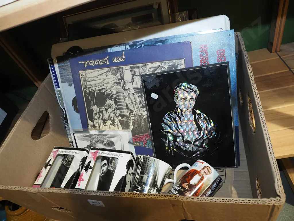 box of James Dean items; cups, prints, calendars etc Image 1++