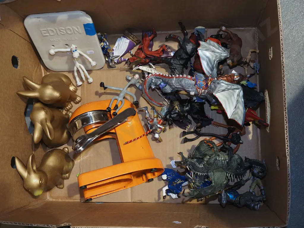 box; figurines, orange squeezer, plastic rabbits etc Image 1++