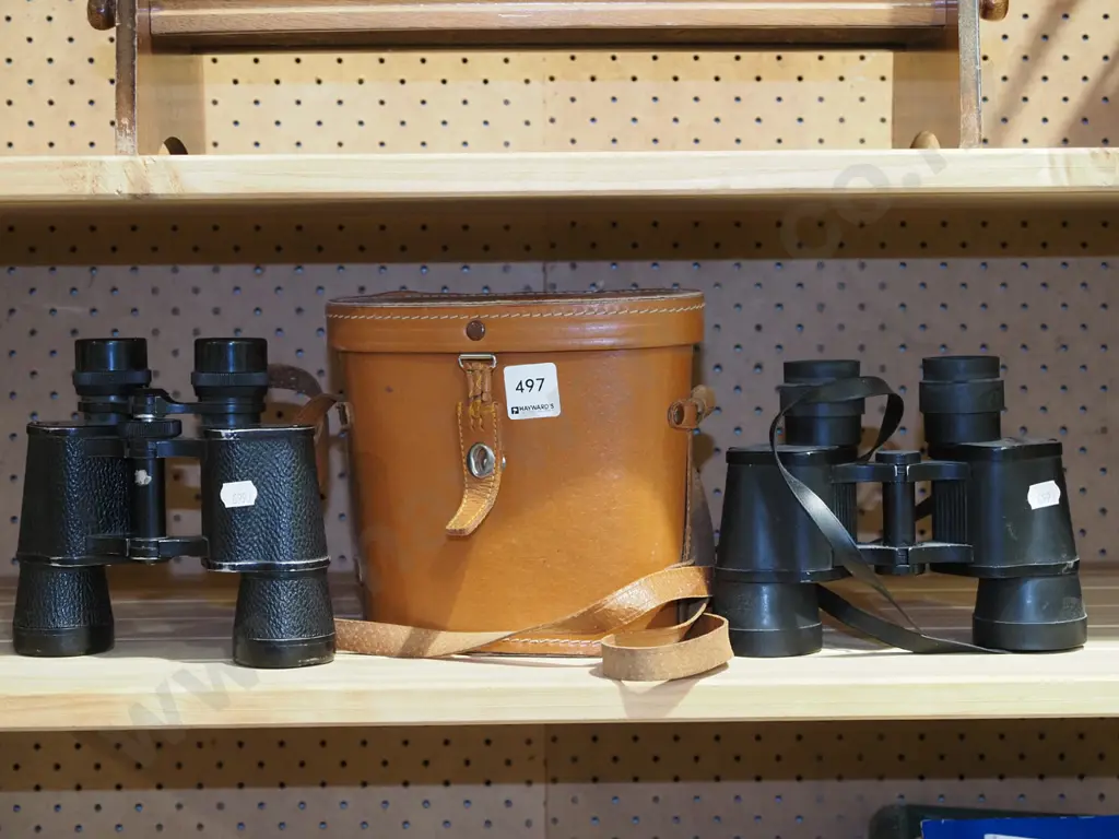 2x field binoculars, 1x leather case Image 1++