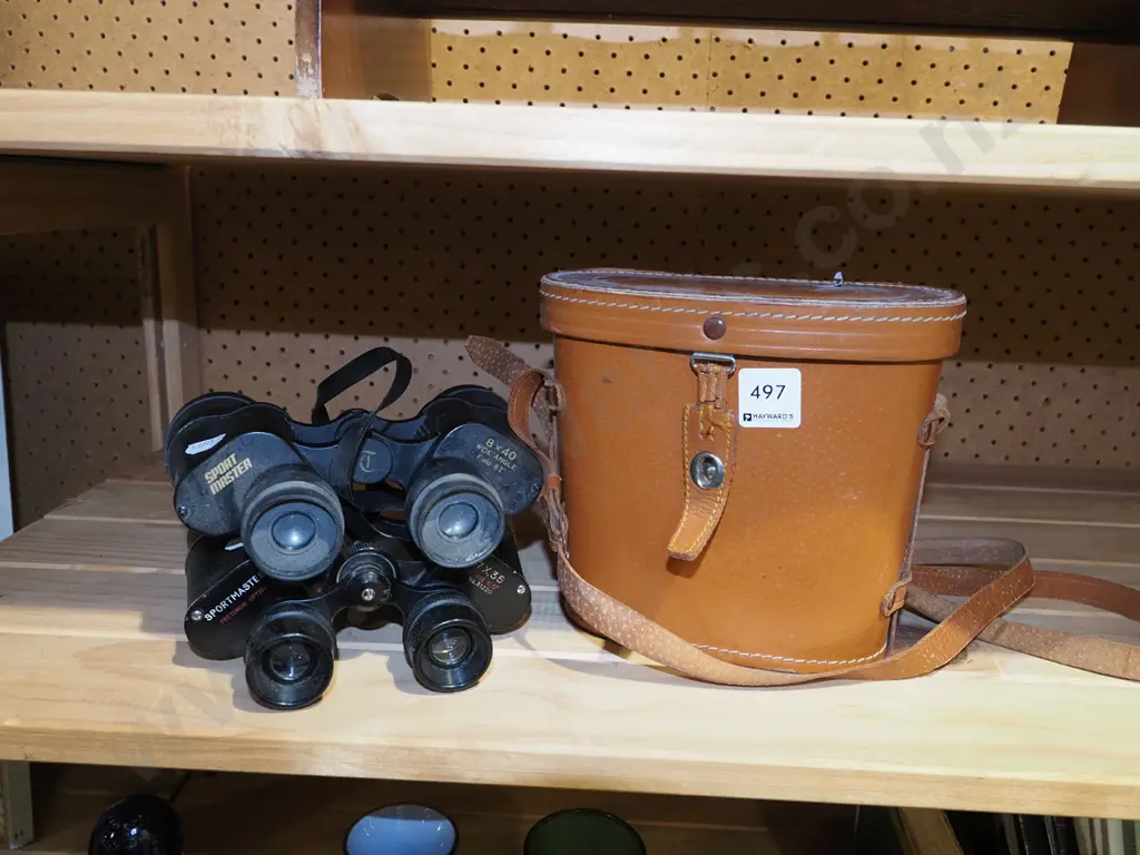 2x field binoculars, 1x leather case Image 1++