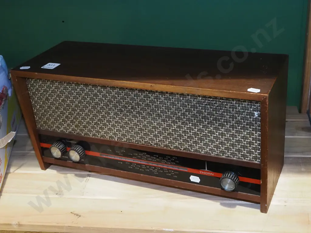 mid century Thorn mantle radio Image 1++