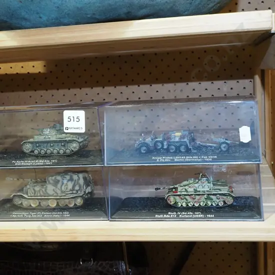 4x tanks in plastic cases