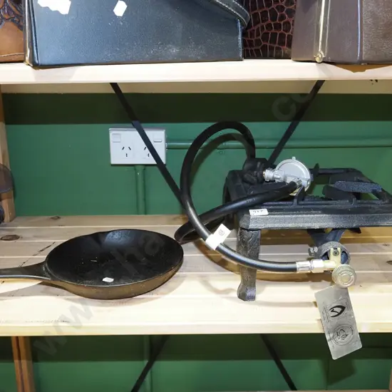 gas burner, cast iron frying pan