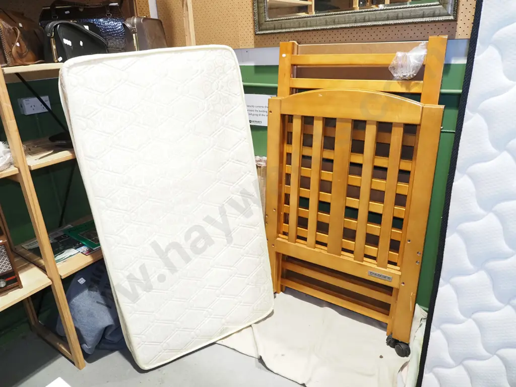 child's cot Image 1++