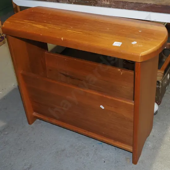 solid rimu end table/magazine rack W660