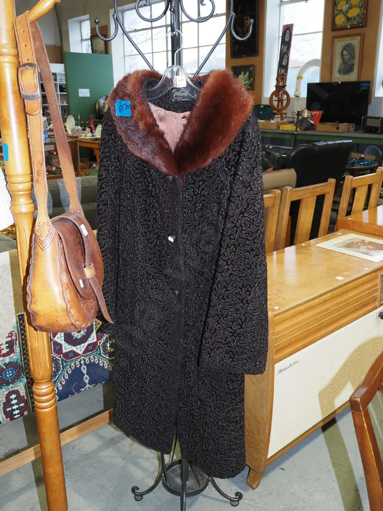 ladies fur lined coat  Image 1++