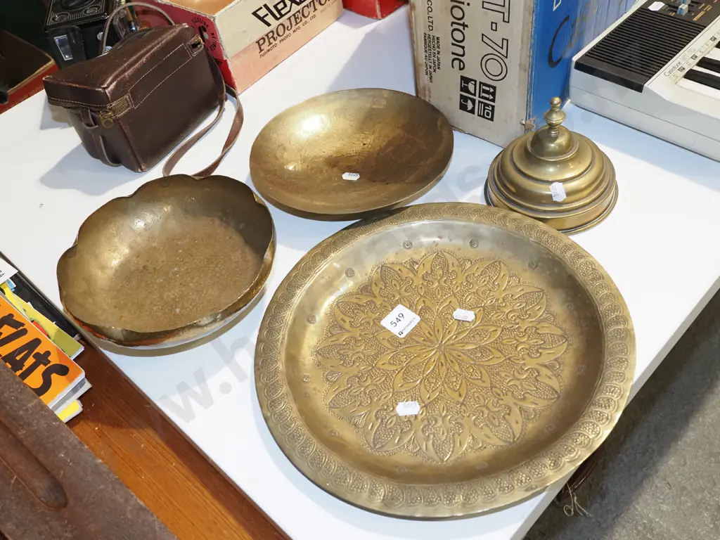 assorted brass ware; trays etc Image 1++