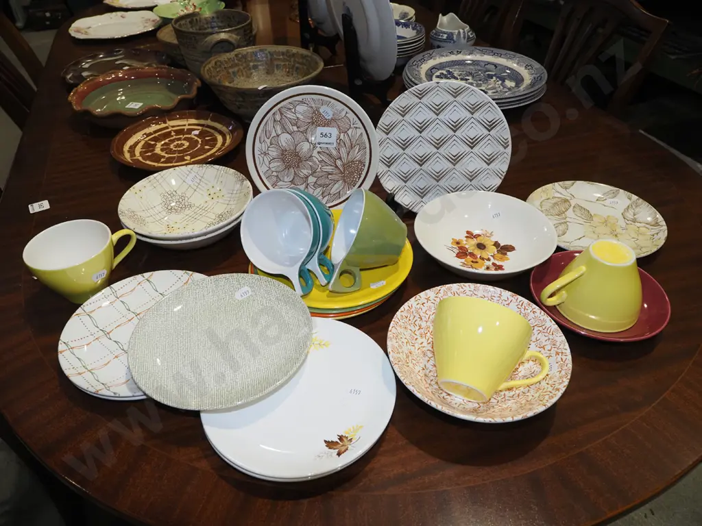 Crown Lynn plates, cups, side plates, bowls Image 1++