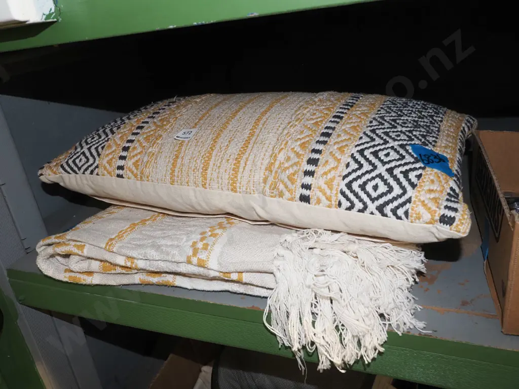 woven throw and matching cushion Image 1++
