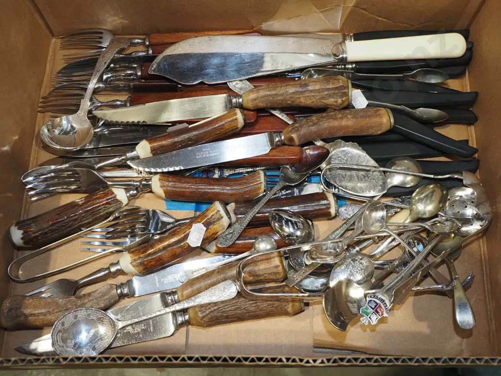 box of cutlery Image 1++