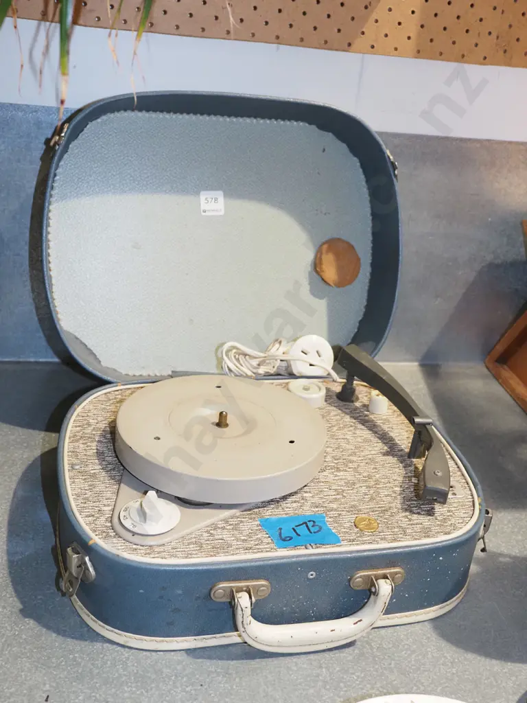 1960s portable record player - as is no returns Image 1++