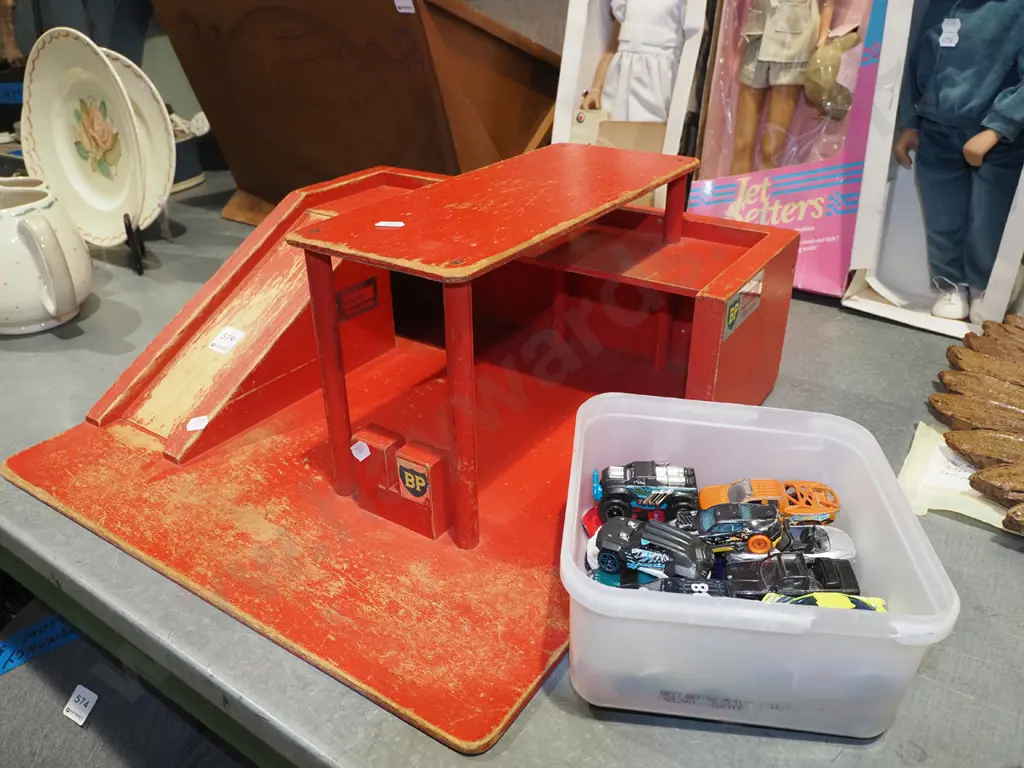 wooden toy garage and vehicles Image 1++