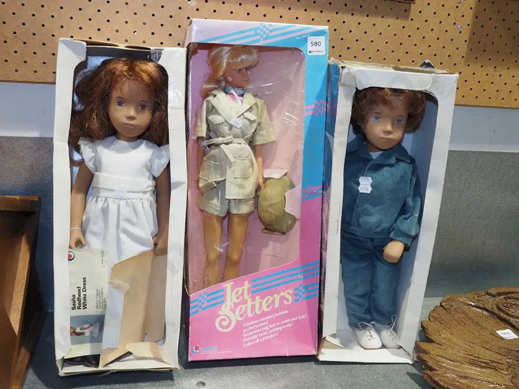 3x dolls in boxes - damage to boxes Image 1++