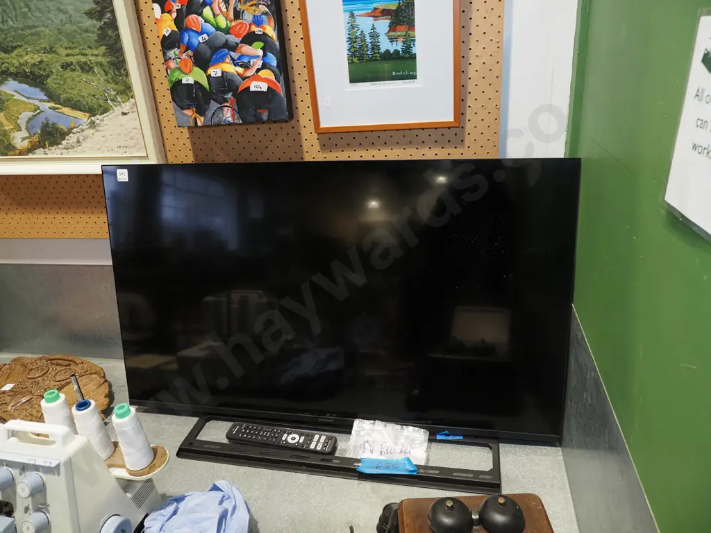 Panasonic 43" TV with wall bracket Image 1++