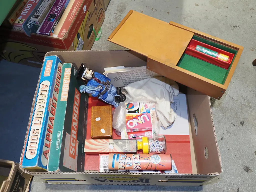 box; games, pirate decanter etc Image 1++