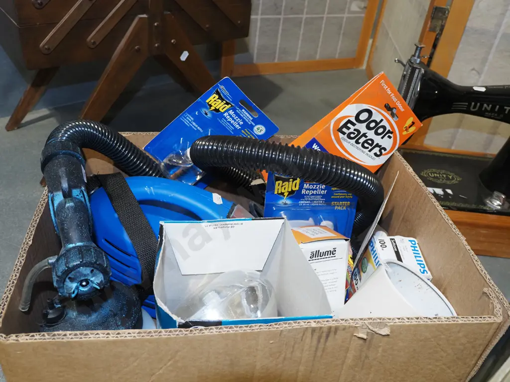 box; paint sprayer, light bulbs, lamp etc Image 1++