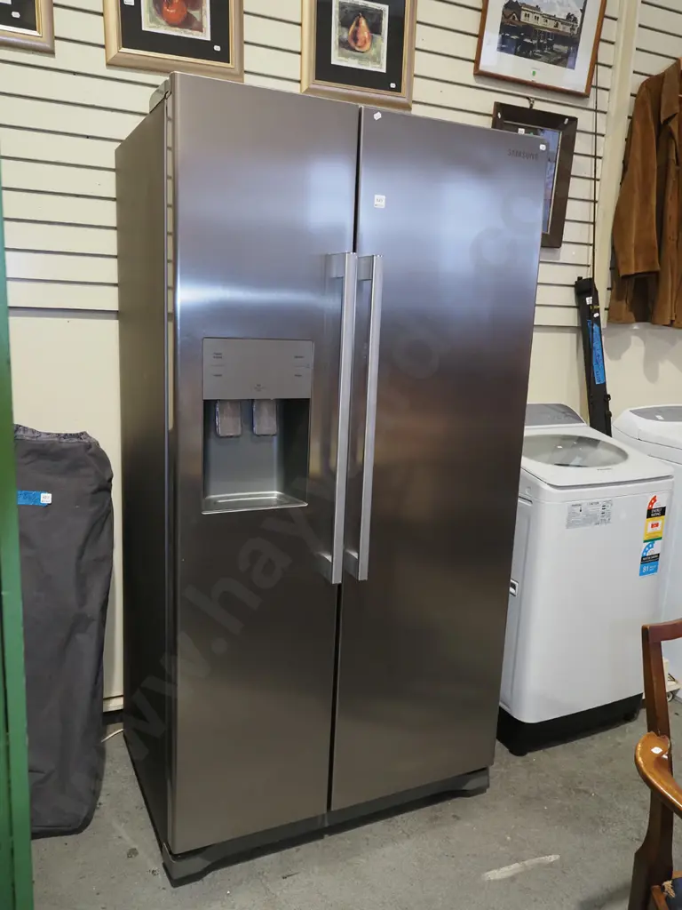 Samsung double door fridge freezer with water and ice dispenser H1790 W920 D700 Image 1++