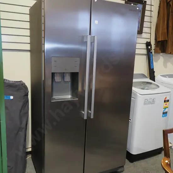 Samsung double door fridge freezer with water and ice dispenser H1790 W920 D700
