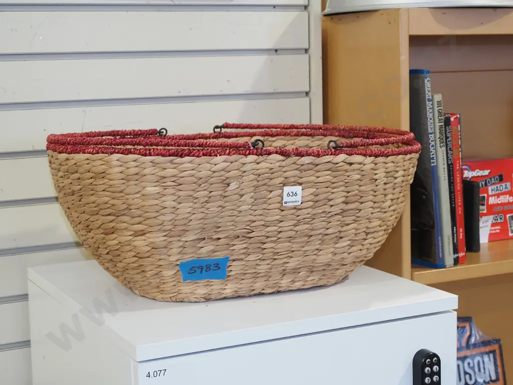 woven seagrass basket Image 1++