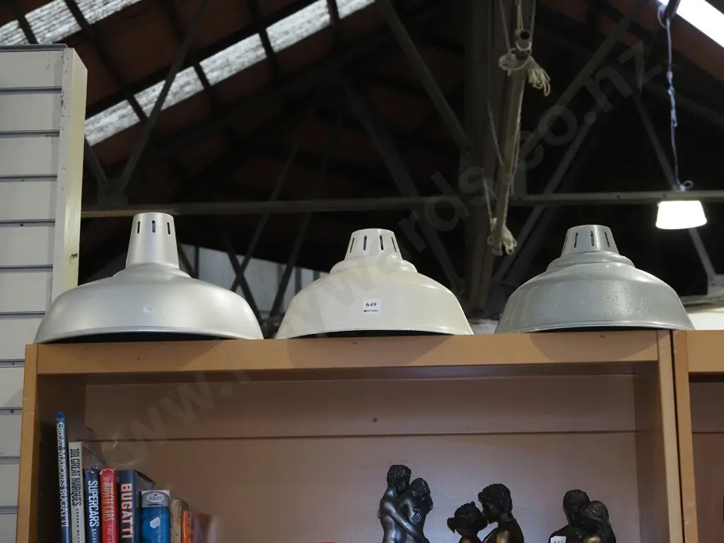 3x spun aluminium industrial light shades Diam320 Image 1++