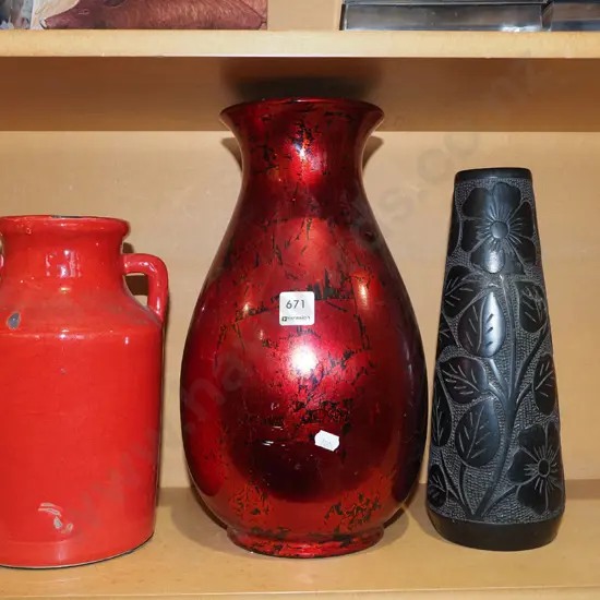 2x modern vases, red jug H350