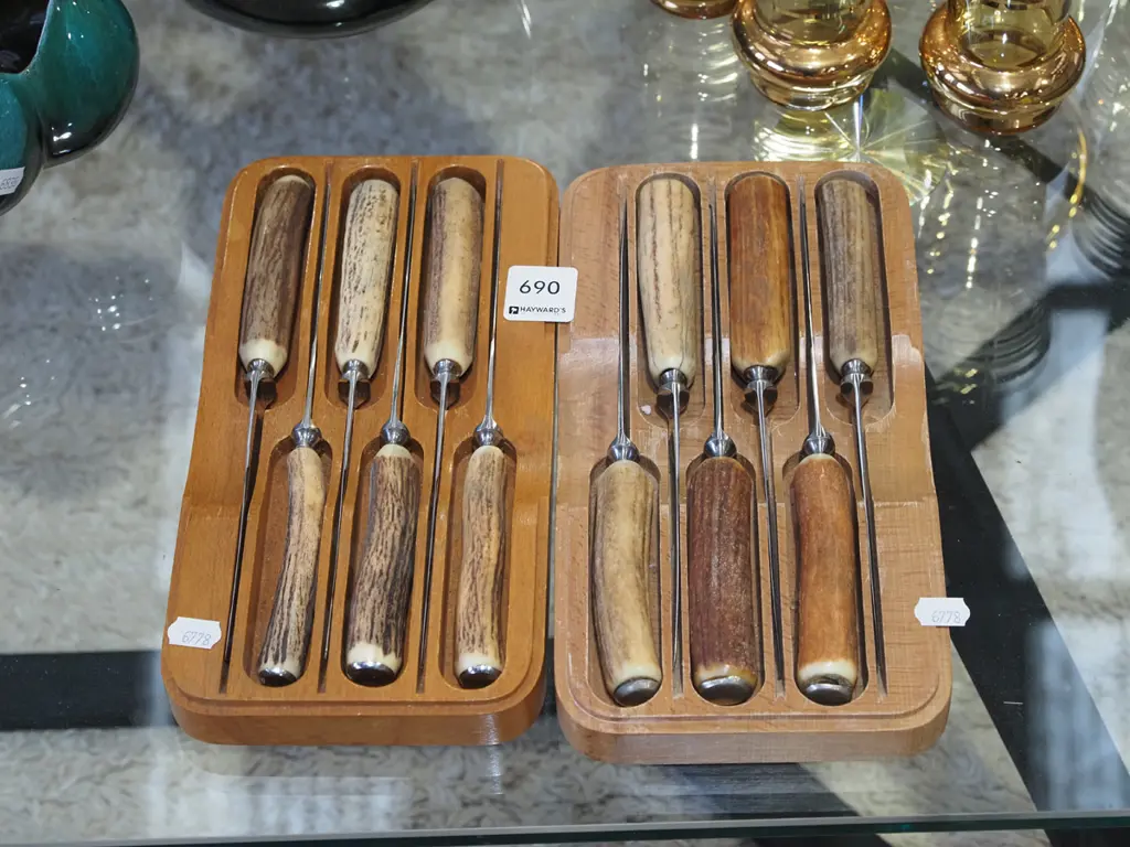antler handled knives in fitted wooden cases Image 1++