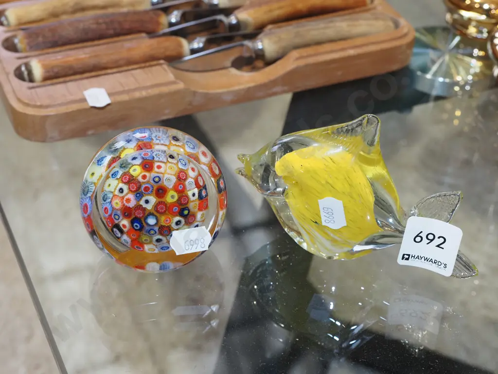 art glass fish, paper weight Image 1++